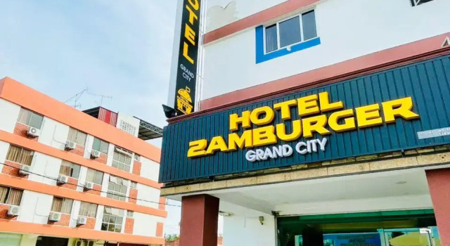 Кровать в общем номере Hotel Zamburger Grand City