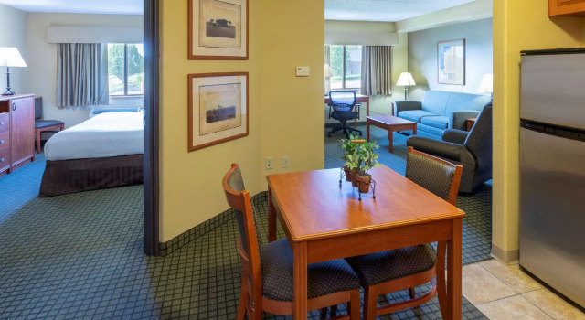 Двухместный люкс AmericInn by Wyndham Peoria