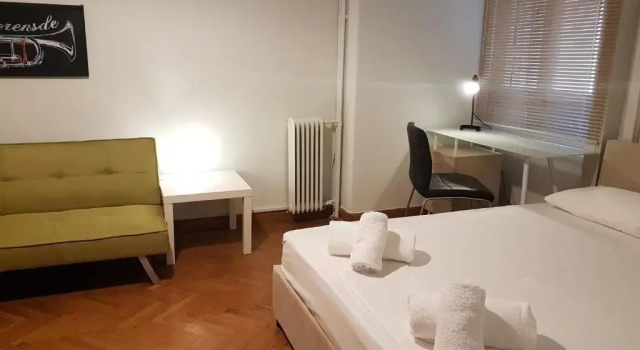 Violet Errathens Apartment - Athens Center, 7 BD, 3 BATH, Забронировать Апартаменты/квартира Отели Афины с парковкой, рядом с Театр Каролос Коун "Театрон технис", Парковка