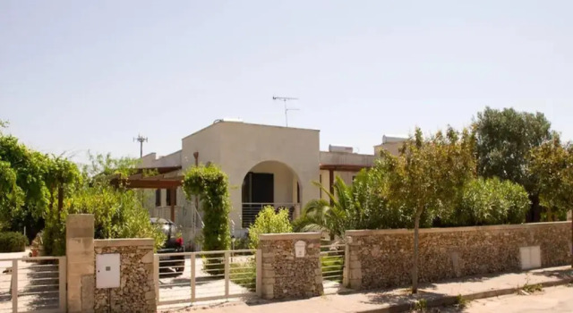 Коттедж Otranto: independent villa in an elegant residential area, 550m from the sea