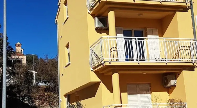 Apartment With 3 Bedrooms in Rabac, With Wonderful sea View and Wifi, Забронировать Апартаменты/квартира Апартаменты Рабац, рядом с Пляж Гиранделла – Рабац, Апартаменты/квартира