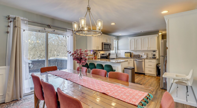 Family Retreat w/ Game Room, 4 Mi to Kalahari!, Buchen Sie Ferienhaus Villen in Camelback, Villa