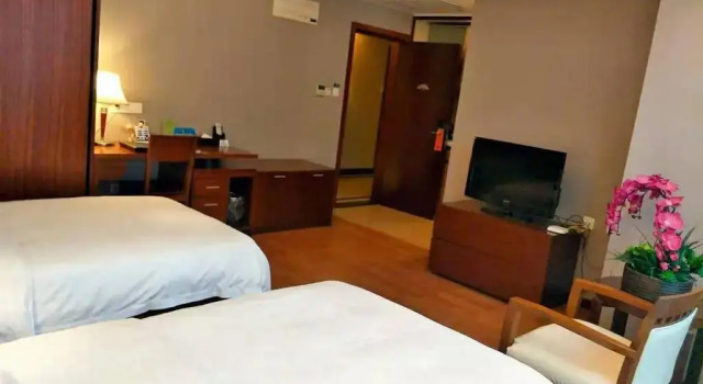 Двухместный номер Standard East King Business Hotel