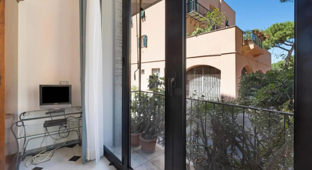 8 Mehari, Брондау Қонақ үй Finale Ligure Riviera delle Palme