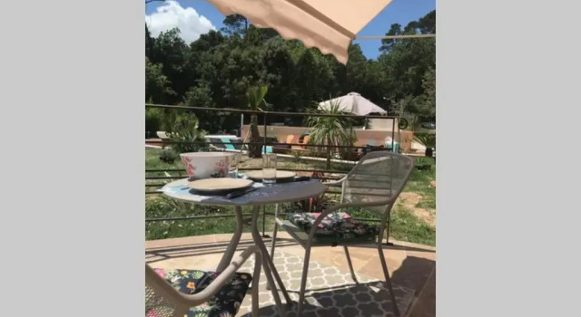Logement attenant à une villa T2 avec terrasse ., Забронировать Вилла Бес-сюр-Исоль Green Provence