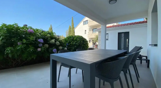 Апартаменты Maca Apartments & Suites with Heated pool near beach 50m