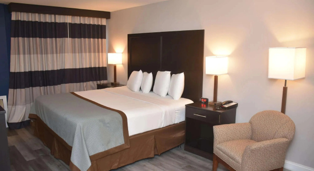 Двухместный номер Superior Ramada by Wyndham Vineland Millville Area
