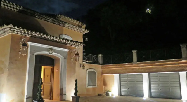 Plush Villa in Cavalaire-sur-Mer with Private Pool, Забронировать Вилла Отели Кавалер-сюр-Мер с бассейном, рядом с Plage de Bonporteau, Бассейн