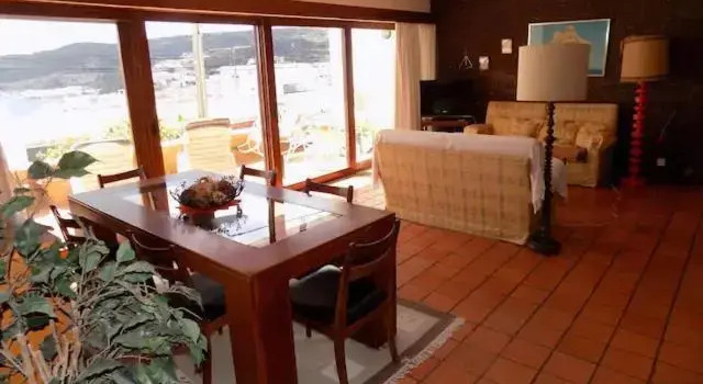 Balcony to the sea house, Book Hotel Sesimbra 
