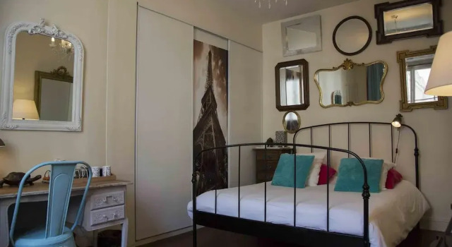 A Room In Paris