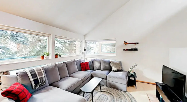 3BR w/ Fireplace, Pool, & Hot Tub