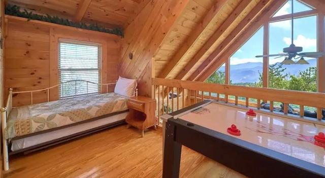 Bear Pause II - Three Bedroom Cabin