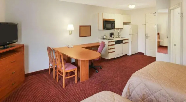 Номер Standard Days Inn & Suites by Wyndham Green Bay WI