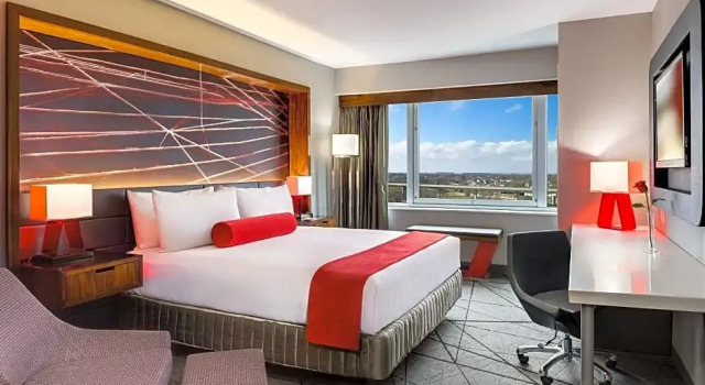 Номер Executive Crowne Plaza JFK Airport