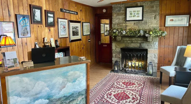Mountainaire Inn and Log Cabins