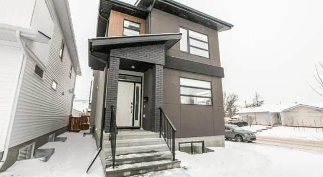Bright Modern Home, Prenota Hotel Hotel a Alberta con parcheggio, Parcheggio