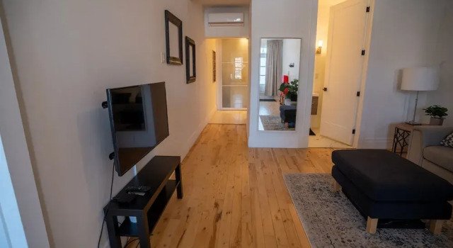 SUPERB 1 Bed Apt. Steps Away From Metro, Rezervasyon Daire Montreal Quebec