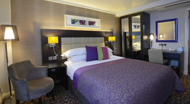 Двухместный номер Classic The Lensbury Resort