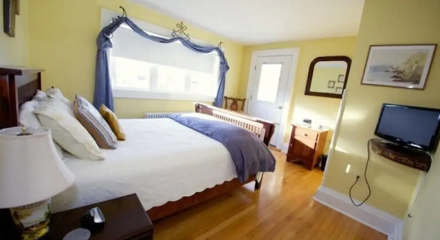 Номер Standard с балконом 24 East Main Street B&B