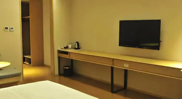 Ji Hotel, Prenota Hotel Hotel a Xinjiang con parcheggio, Parcheggio