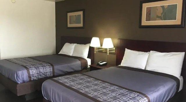 Четырёхместный номер Standard Budget Inn