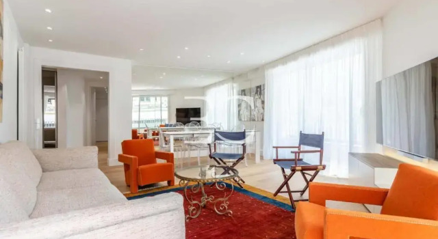 Апартаменты Easy Clés- Bright 3 bedrooms flat next to Les Halles with parking