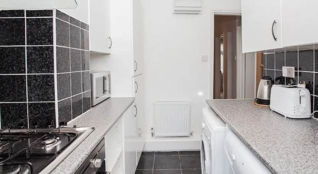 Spacious Shepherds Bush Apartment With Garden, Varaa Huoneisto Asunnot kohteessa Merseyside, Huoneisto