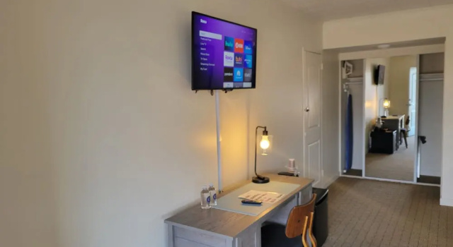 Двухместный номер Classic с видом на бассейн Circle Hotel Fairfield