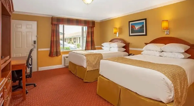 Номер Standard с видом на бассейн Travelodge by Wyndham Hawthorne
