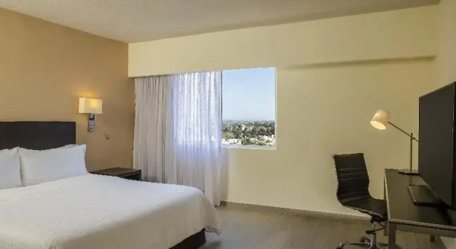 Двухместный номер Superior с балконом Fiesta Inn Guadalajara Expo