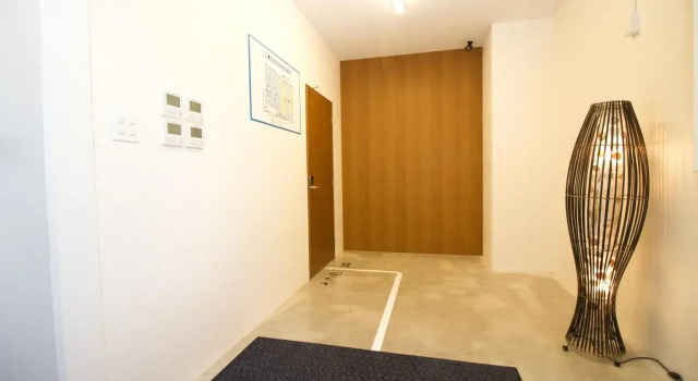 Airport Inn Naha Asahibashi Station - Hostel, Забронировать Хостел Отели Наха с парковкой, рядом с Железнодорожная станция Кентё-маэ, Парковка