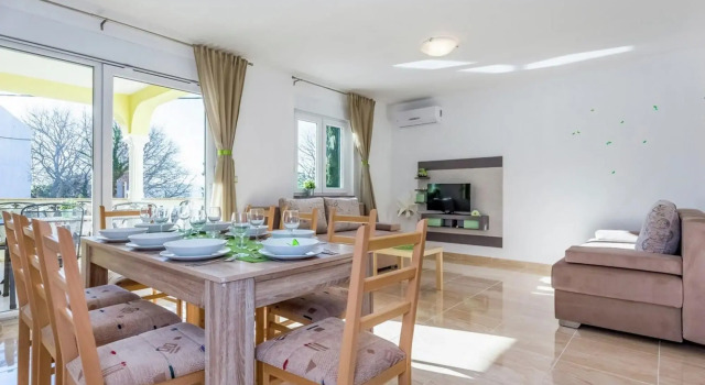 Villa in Croatia Near Beach With Pool
