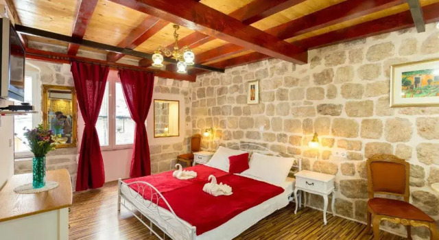 Juliette's palace studios