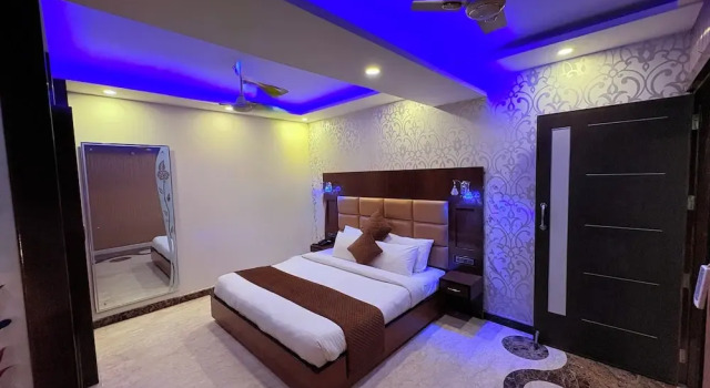 Люкс с балконом Hotel Crystal Ganga Heights 5 Min from Har Ki Pauri