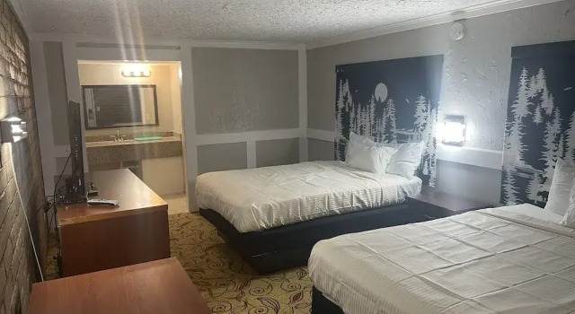 Четырёхместный номер Standard Stratford House Inn
