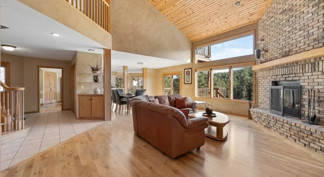 Peaceful Pines 5 BR Home with Hot Tub!, Buchen Sie Hotel Johnson Siding USA