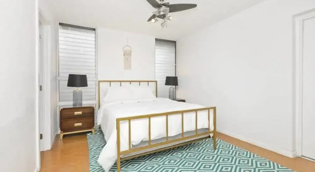 Large 2br/2ba Steps to Waikiki Beach by Domio, Забронировать Апартаменты/квартира Вайкики 
