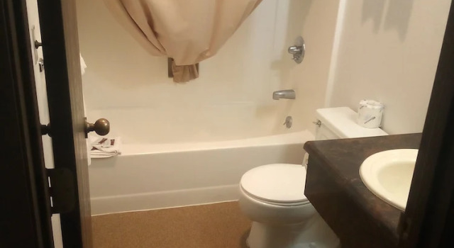 Четырёхместный семейный номер Standard Цокольный этаж Northgate Inn Motel