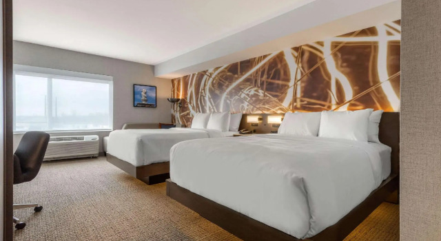 Четырёхместный номер Standard Cambria Hotel West Orange