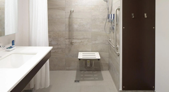 Двухместный номер Традиционный Four Points by Sheraton Lévis Convention Centre