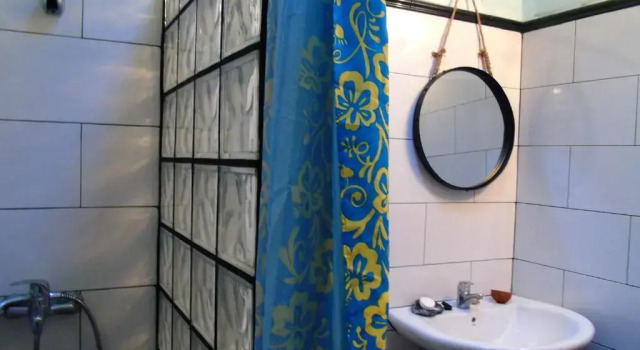 Кровать в общем номере Camino Art House