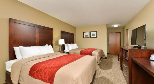 Четырёхместный номер Standard Days Inn & Suites by Wyndham Manheim Lebanon