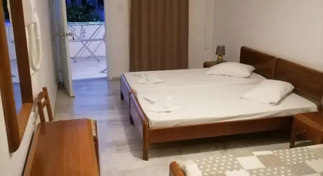 Трёхместный номер Standard с балконом Katerina Aprtments