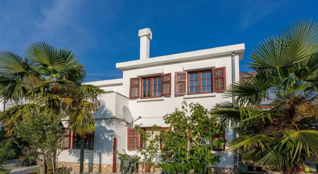 Amazing Home in Malinska With Wifi and 2 Bedrooms, Prenota Hotel Hotel a Isole Quarnerine con parcheggio, Parcheggio