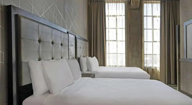 Четырёхместный люкс Embassy Suites By Hilton Rockford Riverfront