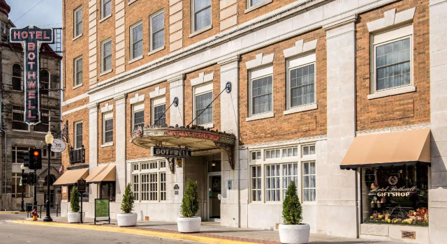Двухместный люкс Hotel Bothwell Sedalia Central District, an Ascend Collection Hotel