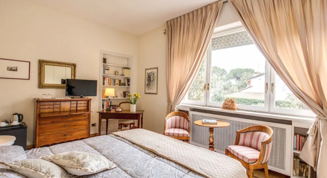 Полулюкс с видом на парк La Gaura Guest House