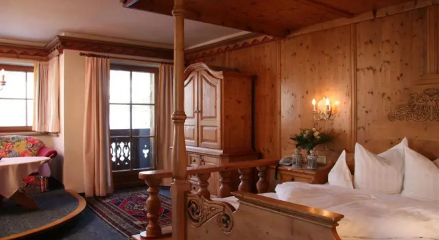 Двухместный номер Deluxe с балконом Das Traditionshotel Schwarzer Adler
