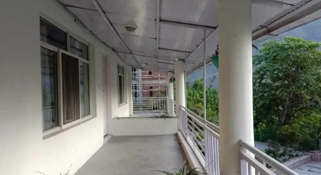 Janardan Resort Dolmar, Nainital, Rezervovat Lázně / Resort Nainital Uttarakhand