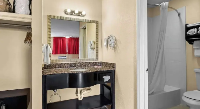 Двухместный люкс Econo Lodge Inn & Suites Santa Rosa